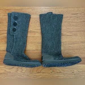 UGG Knit Boots Women’s 9 Gray Slouched or Folded Footwear Buttons Logo Shoes